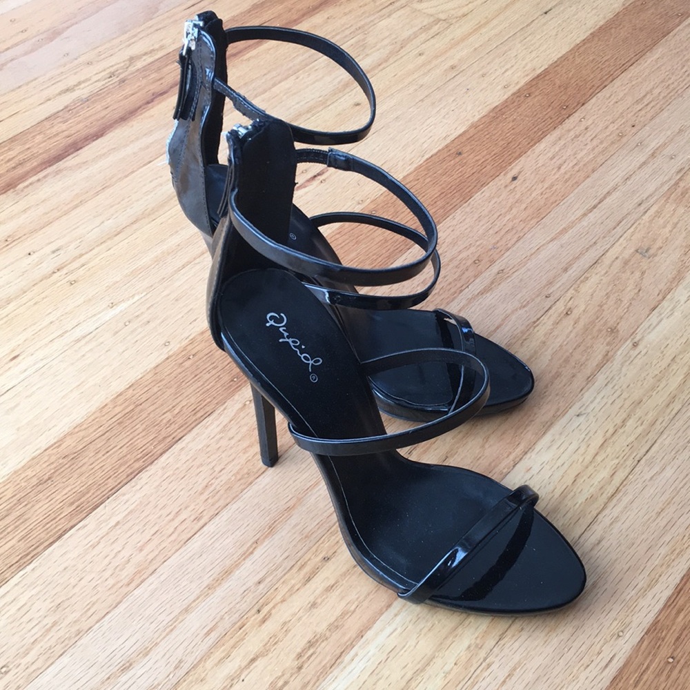 Never worn Qupid black heel size 7.5